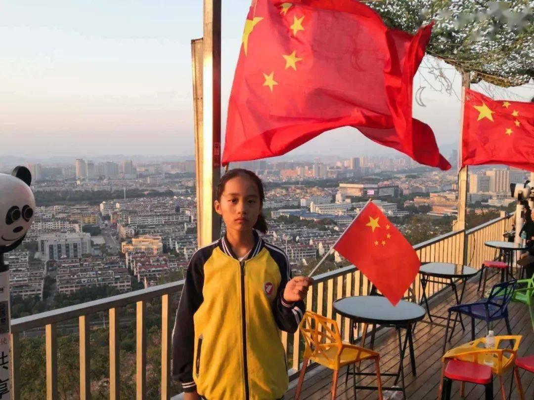 她曾是著名主持人，工作20年却因乌龙辞职，如今生活成这样！