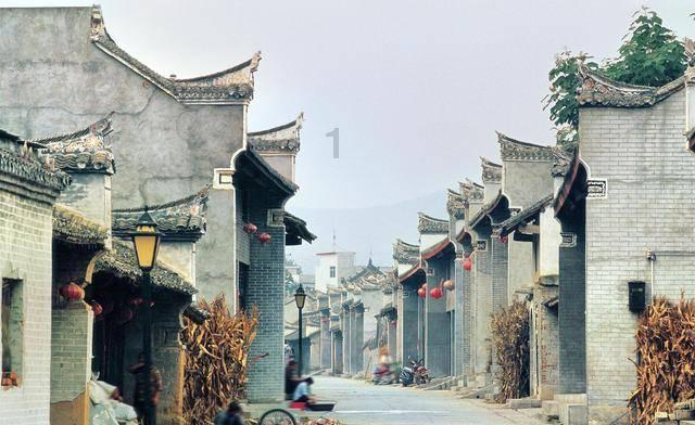 四张门票共花了11元钱，成人票每张4元，儿童票每张多少元？怎样计算？谢谢